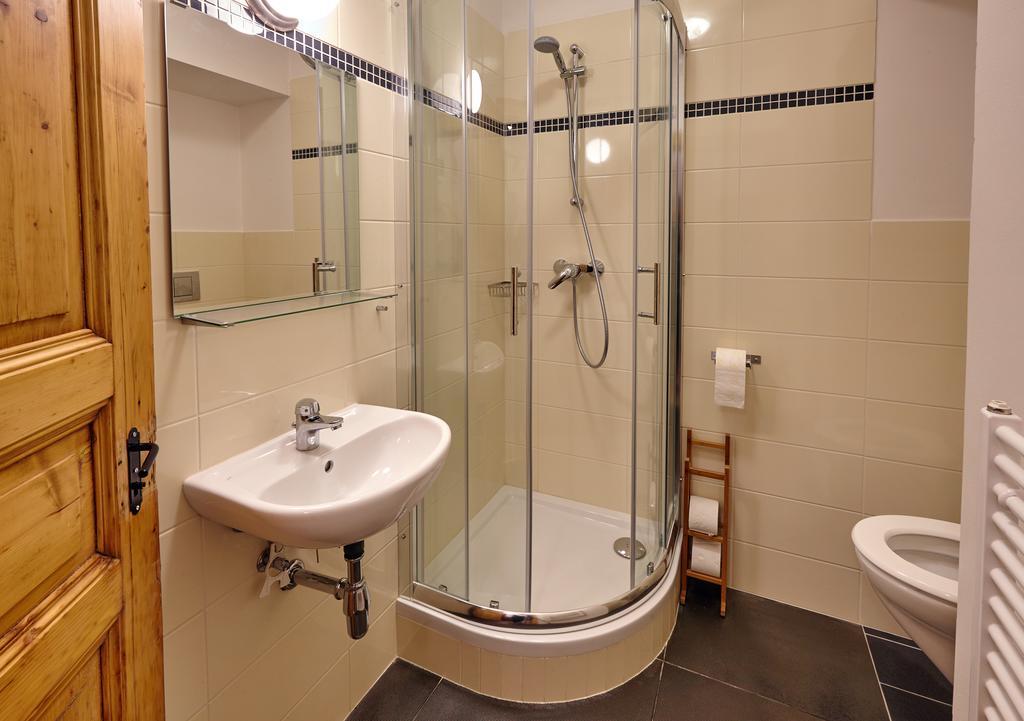 Queen Bee Apartments Prague Room photo